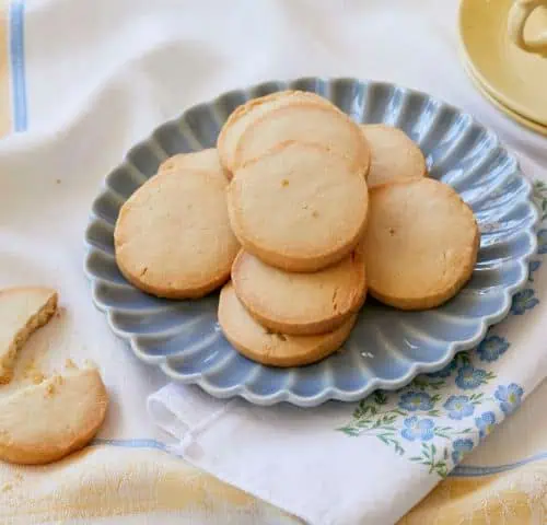 3 Ingredient Shortbread Cookies1