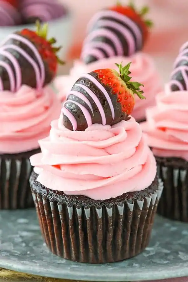 Chocolate Covered Strawberry Cupcakes4 1