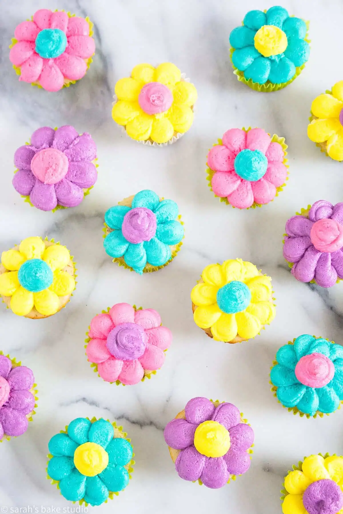 Daisy Mini Cupcakes 001