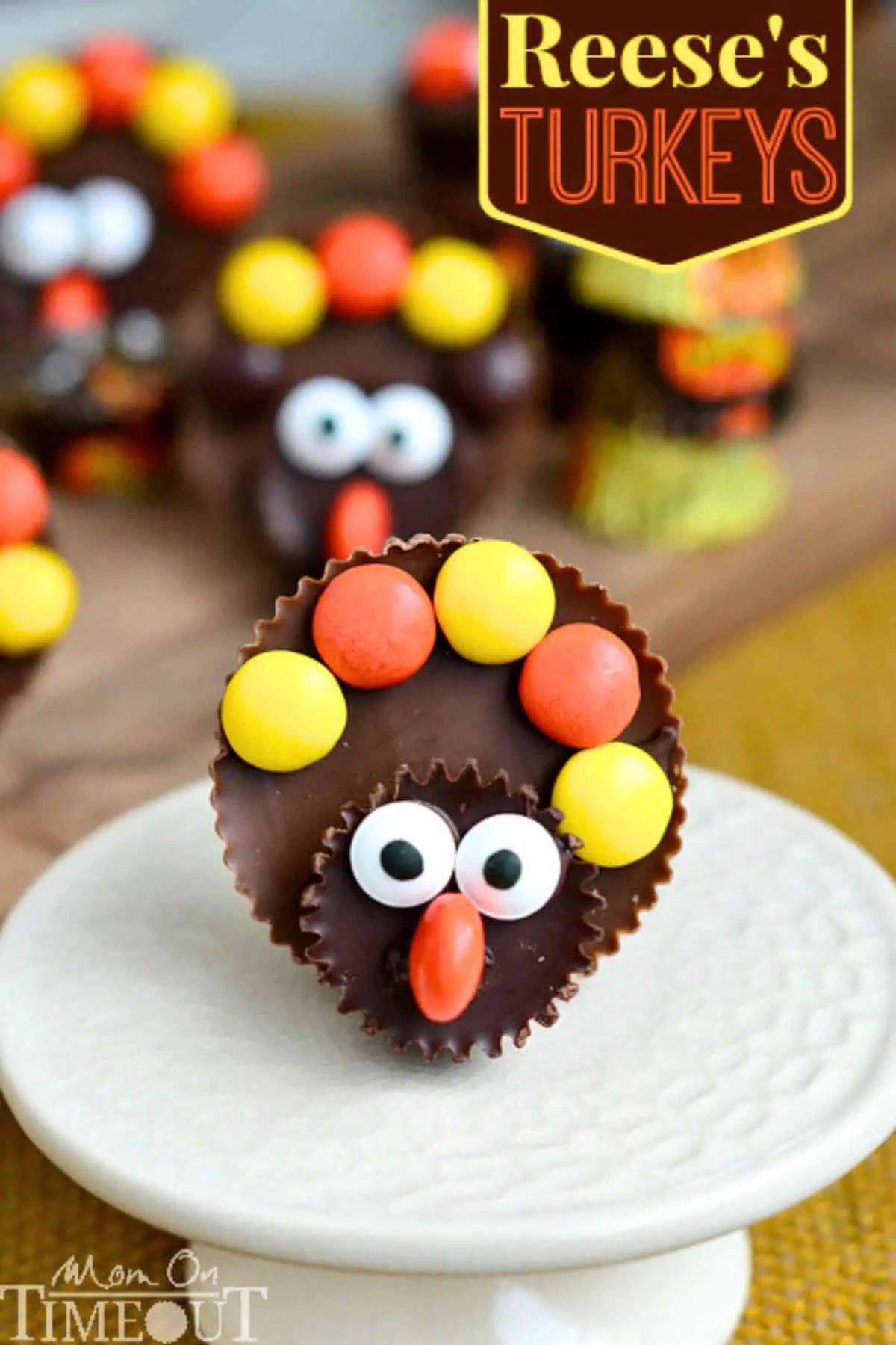 Peanut butter cup turkeys as an easy fall treat or snack idea. Would be great for thanksgiving treat as well