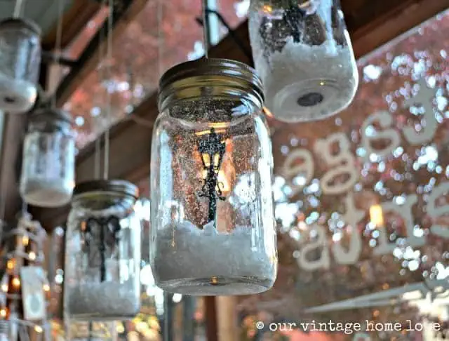 Hanging Snow Globe Mason Jars...these are the BEST Christmas Mason Jars!