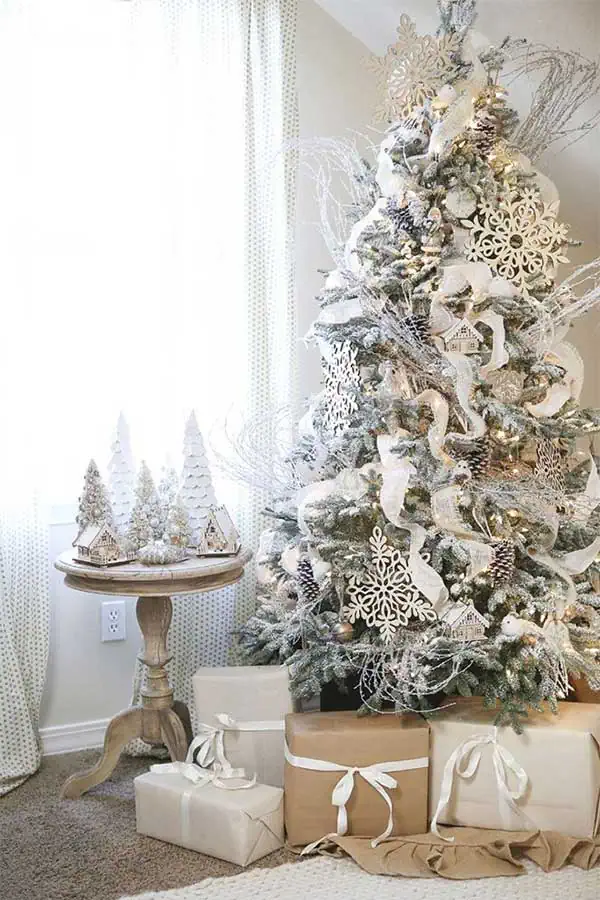 Wintry White Christmas Tree