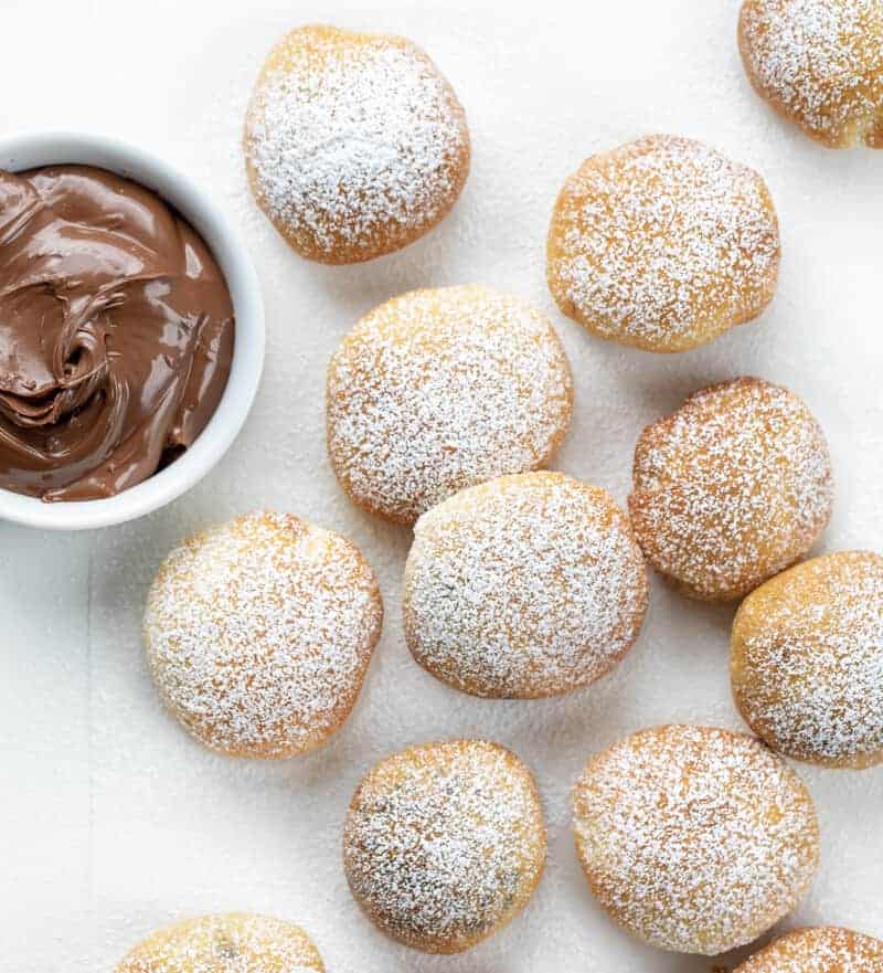 Assortment of delectable Air Fryer Dessert Recipes, featuring crispy treats, and healthy desserts using innovative air frying techniques.