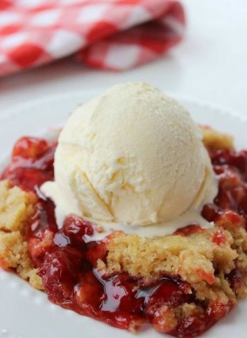 Slow Cooker Cherry Dump Cake | Slow Cooker Desserts 