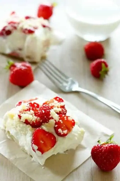 Fresh Strawberry Shortcake Bars so light and delicious e1603934591410