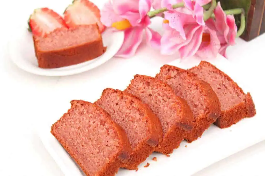 best eggless strawberry cake