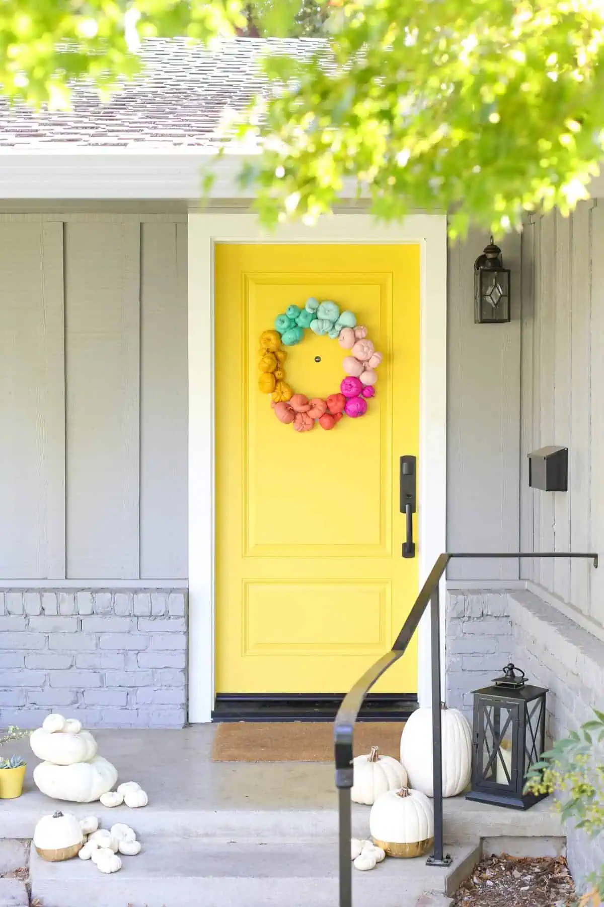 make a colorful halloween wreath 2