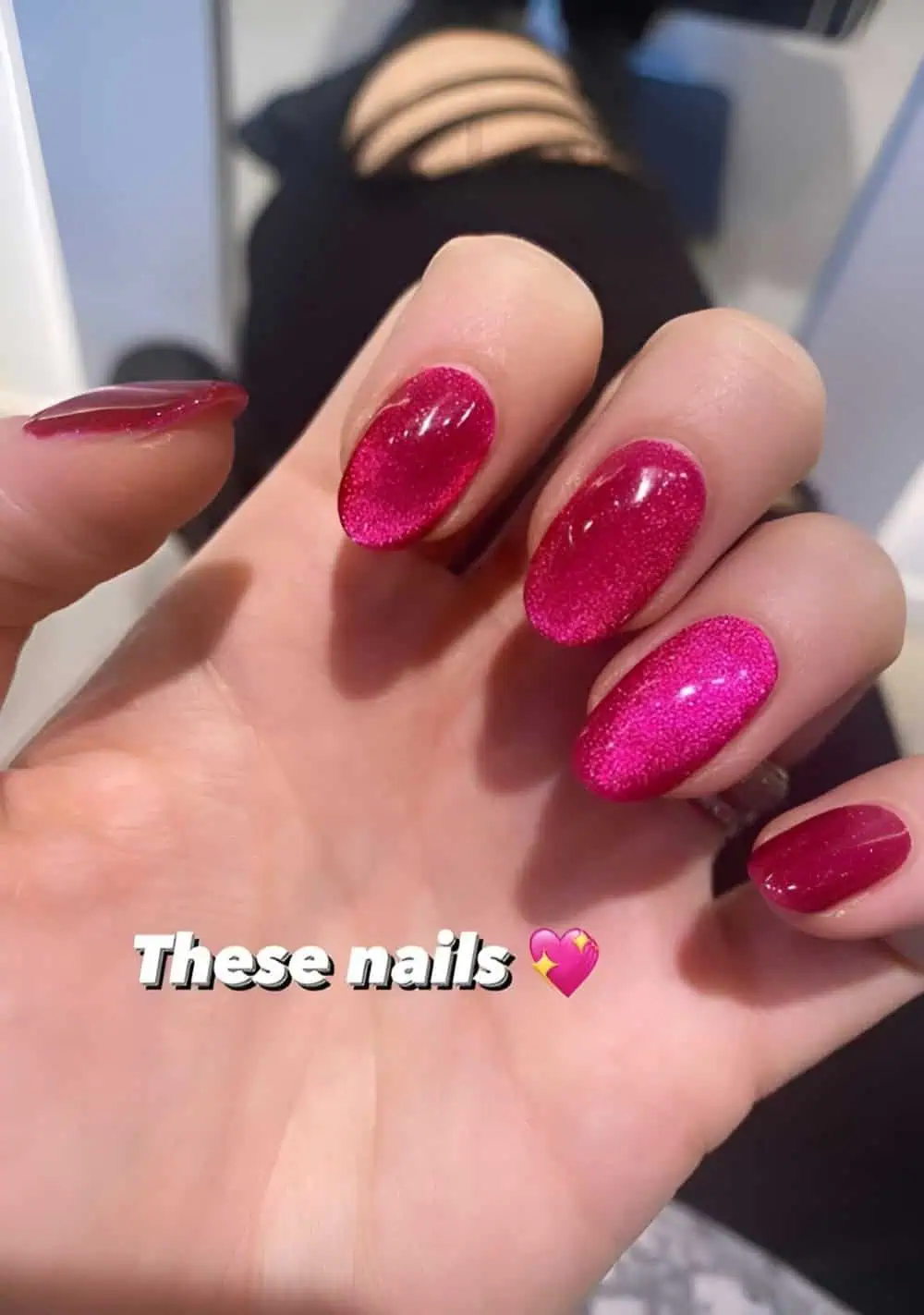 image 17 - Magenta nails go beyond mere fashion; they epitomize audacious personality and flair. Here, we delve into the appeal of magenta nail lacquer, spanning the rich tones of OPI and Essie to the mesmerizing hues of gel varnishes.