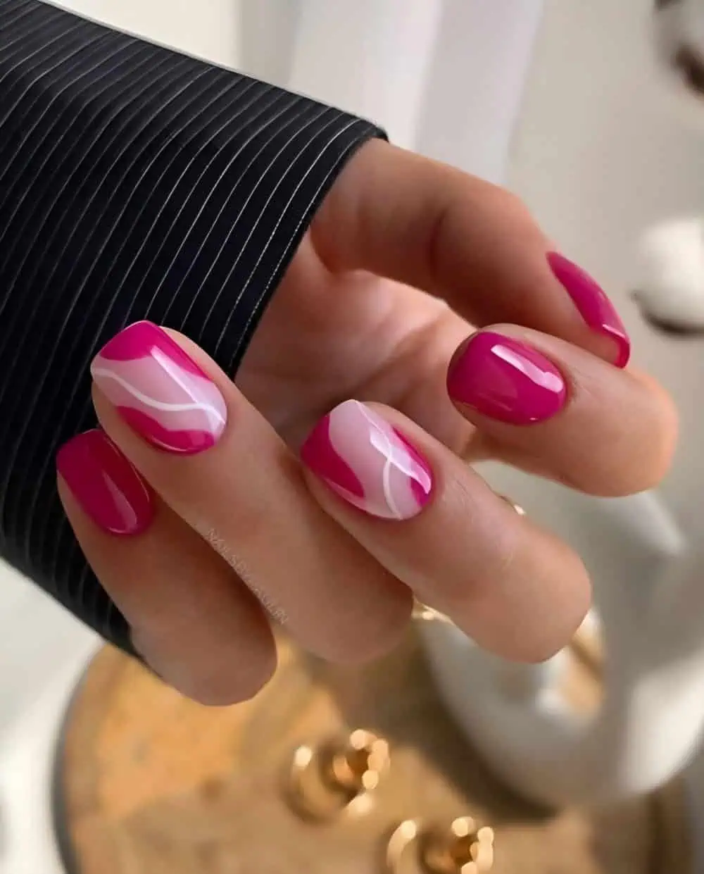 image 25 - Magenta nails go beyond mere fashion; they epitomize audacious personality and flair. Here, we delve into the appeal of magenta nail lacquer, spanning the rich tones of OPI and Essie to the mesmerizing hues of gel varnishes.