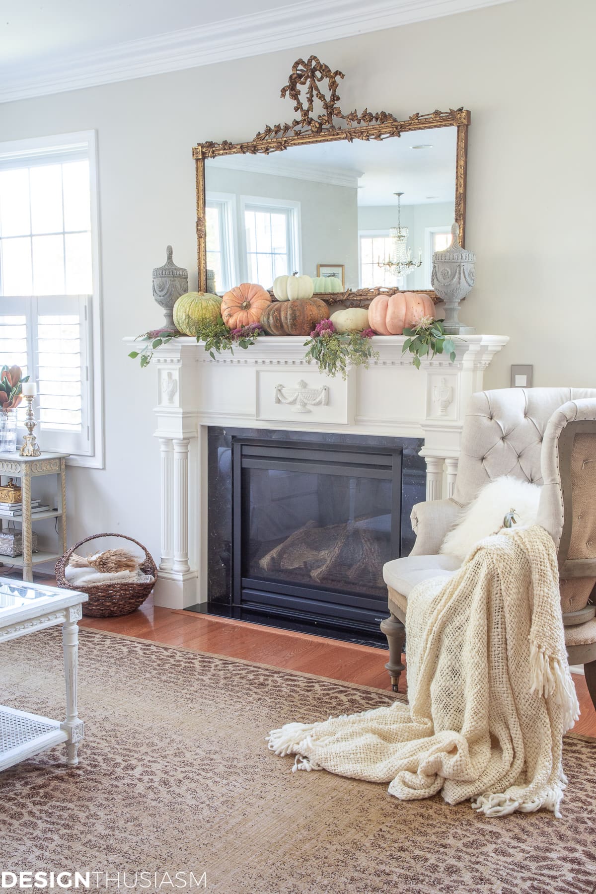 fall living room decor decorating with pumpkins 01