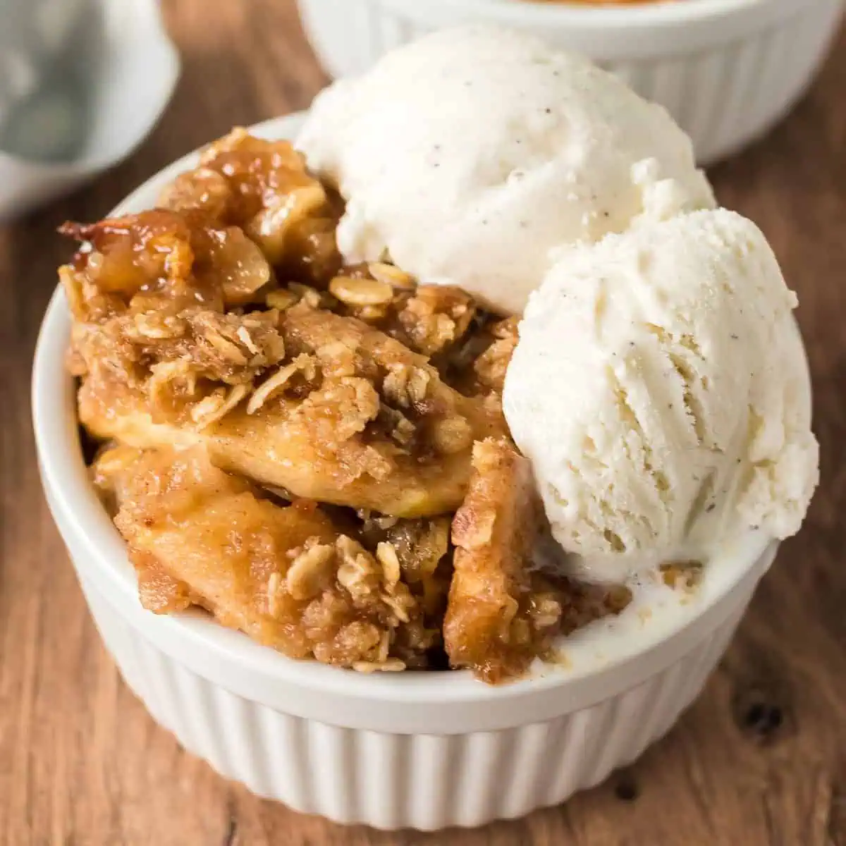 slow cooker apple crisp SQUARE