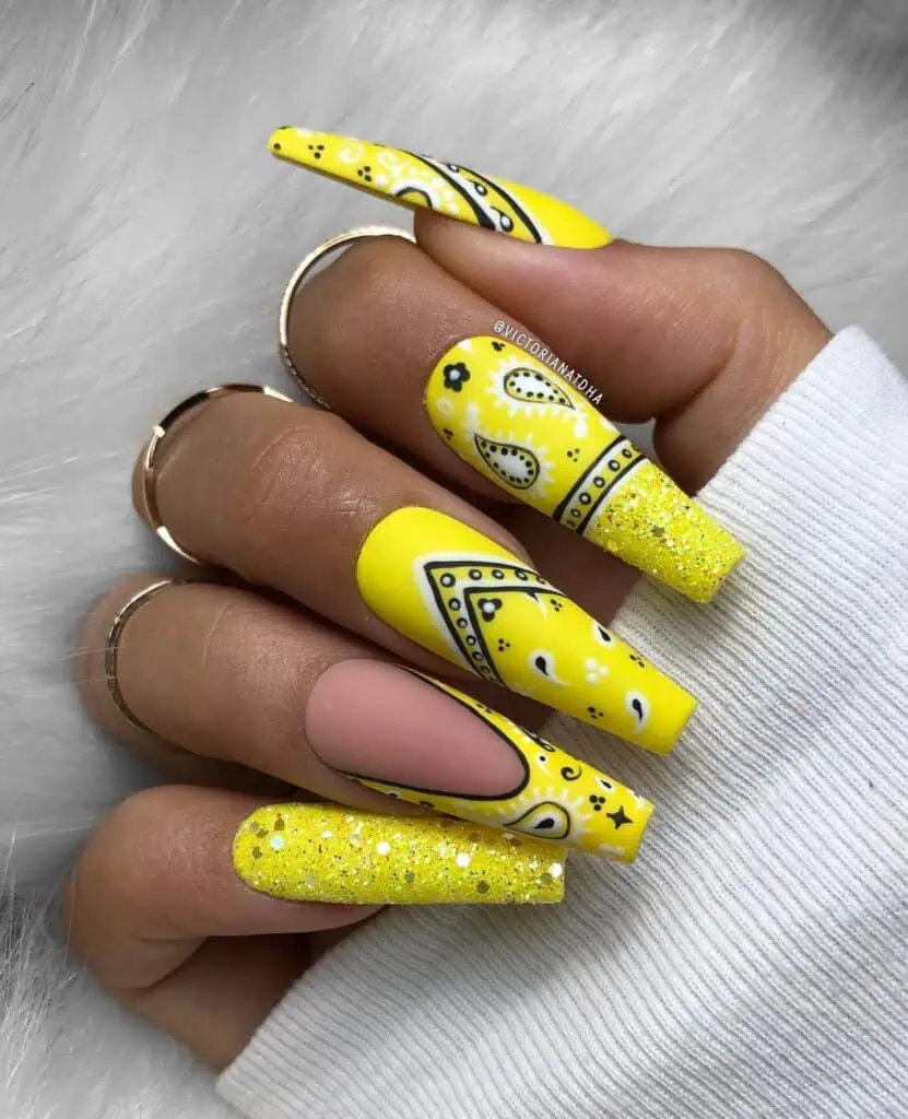yellow nails 21