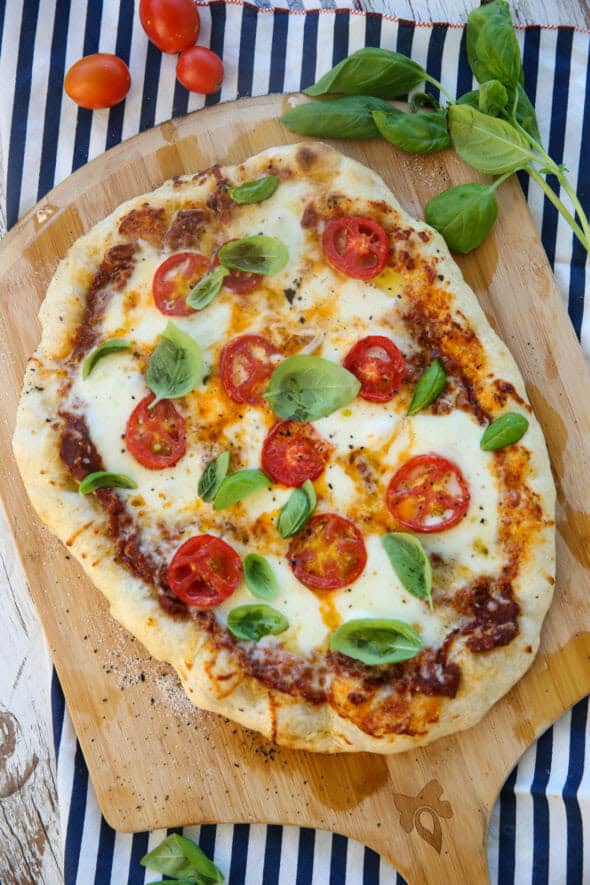 Explore a variety of tastes with our pizza recipes, featuring traditional crusts and creative, healthy options ideal for every pizza enthusiast!