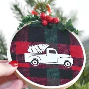 DIY Embroidery Hoop Ornament