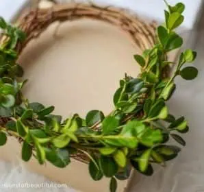 DIY Mini Boxwood Wreath Tutorial 22 e1540990404737