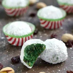 These Grinch Snowball Cookies are sure to become your new holiday favorite cookingwithcurls.com