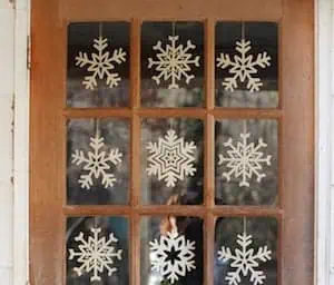 Paper Snowflake apartment christmas door decor idea