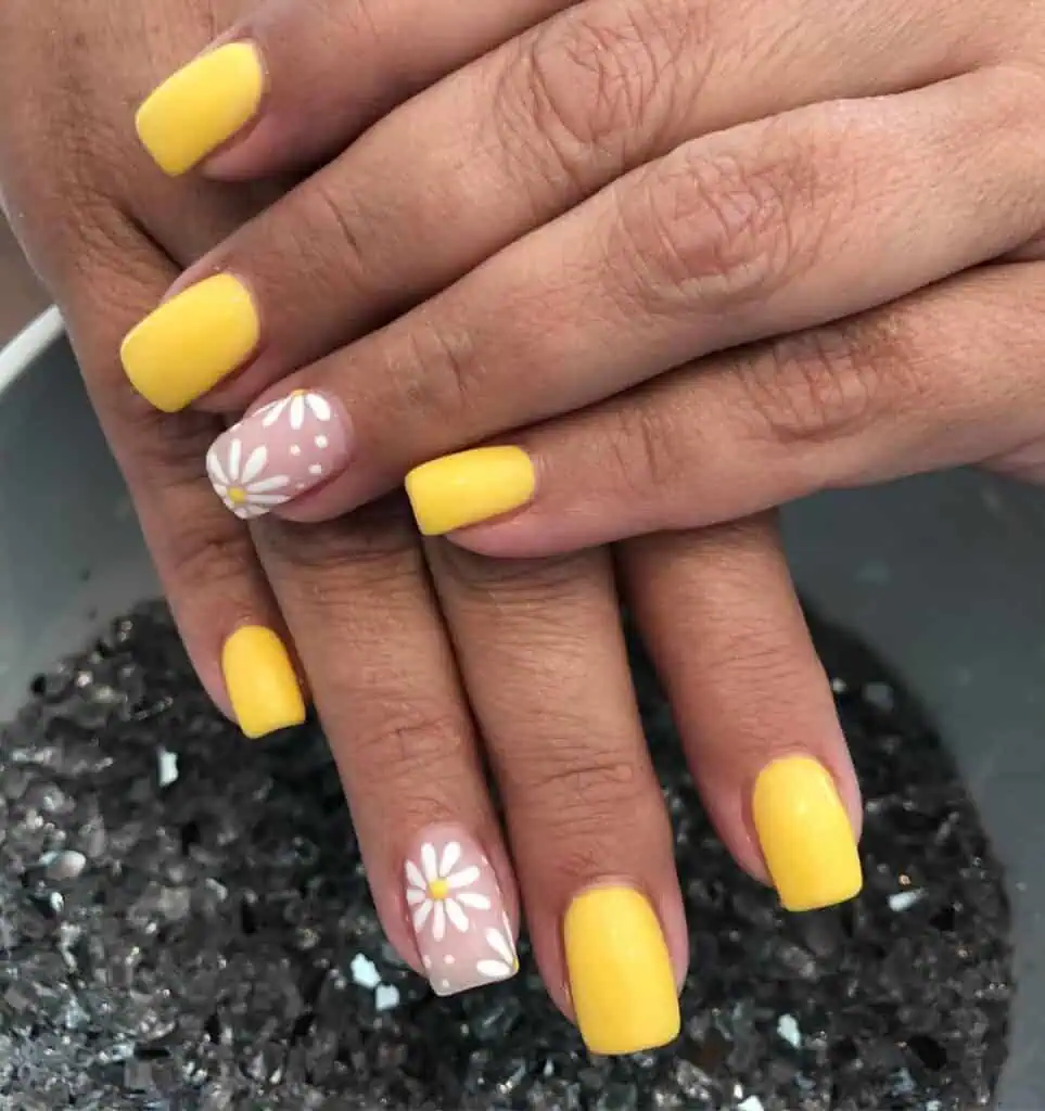 yellow nails 1