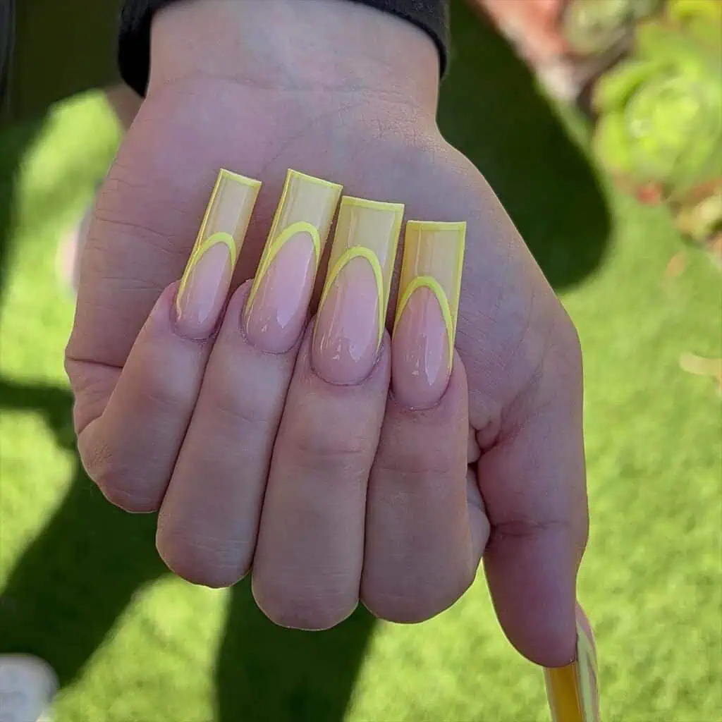 yellow nails 10