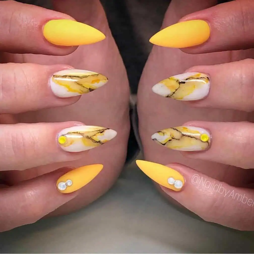 yellow nails 12