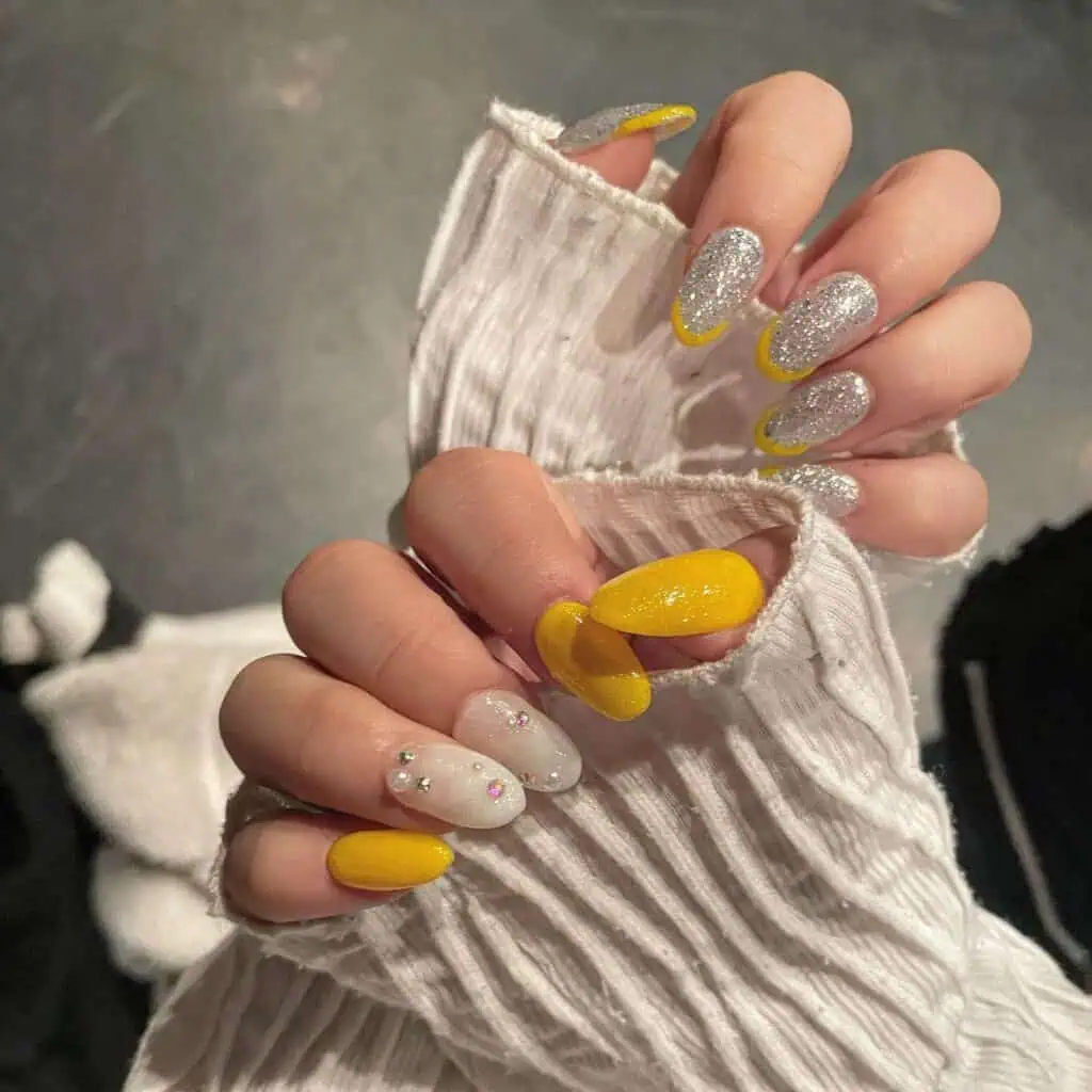 yellow nails 16