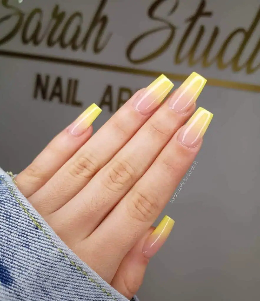 yellow nails 17