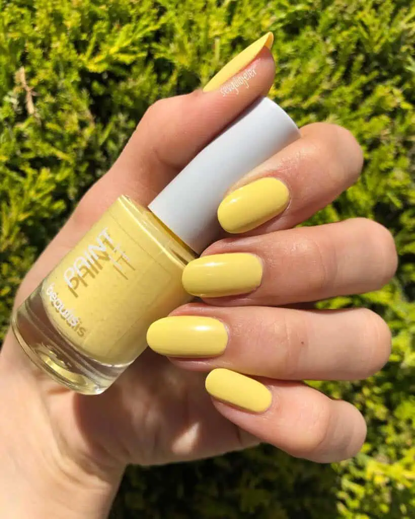 yellow nails 3