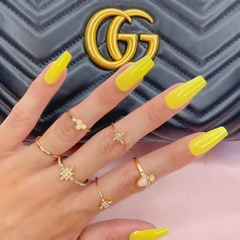 yellow nails 6