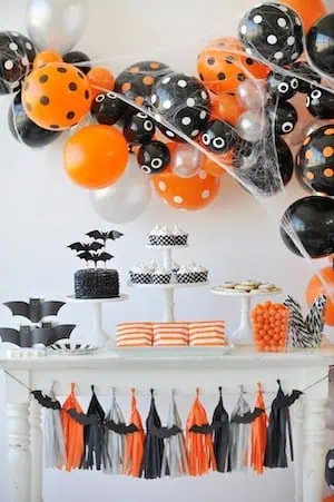 halloween balloon garland