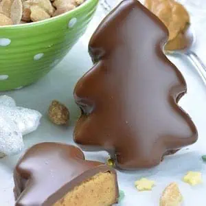 Reese’s Peanut Butter Christmas Tree Treats