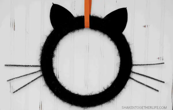 black cat wreath halloween wreath hop featured