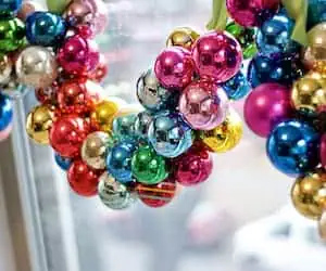 Ornament Garland for the Windows