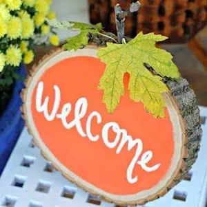 Pumpkin Tree Stump Welcome Sign