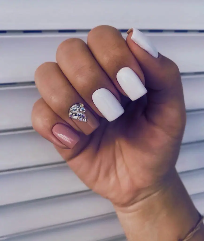 9 19 - White nail designs are a timeless trend that never goes out of style. From minimalist accents to intricate patterns, these designs offer endless possibilities for those looking to make a statement with their nails. Whether you're seeking a classic look or something more modern and bold, white nails can be both versatile and elegant.